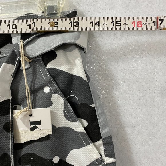 Men's Camo Cargo Shorts By Kreamy Size Small Black Gray White 4 Pockets Belt New - Picture 5 of 12